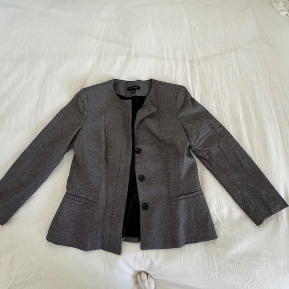 Ann Taylor blazer, black and white, size 2 - Picture 4 of 4